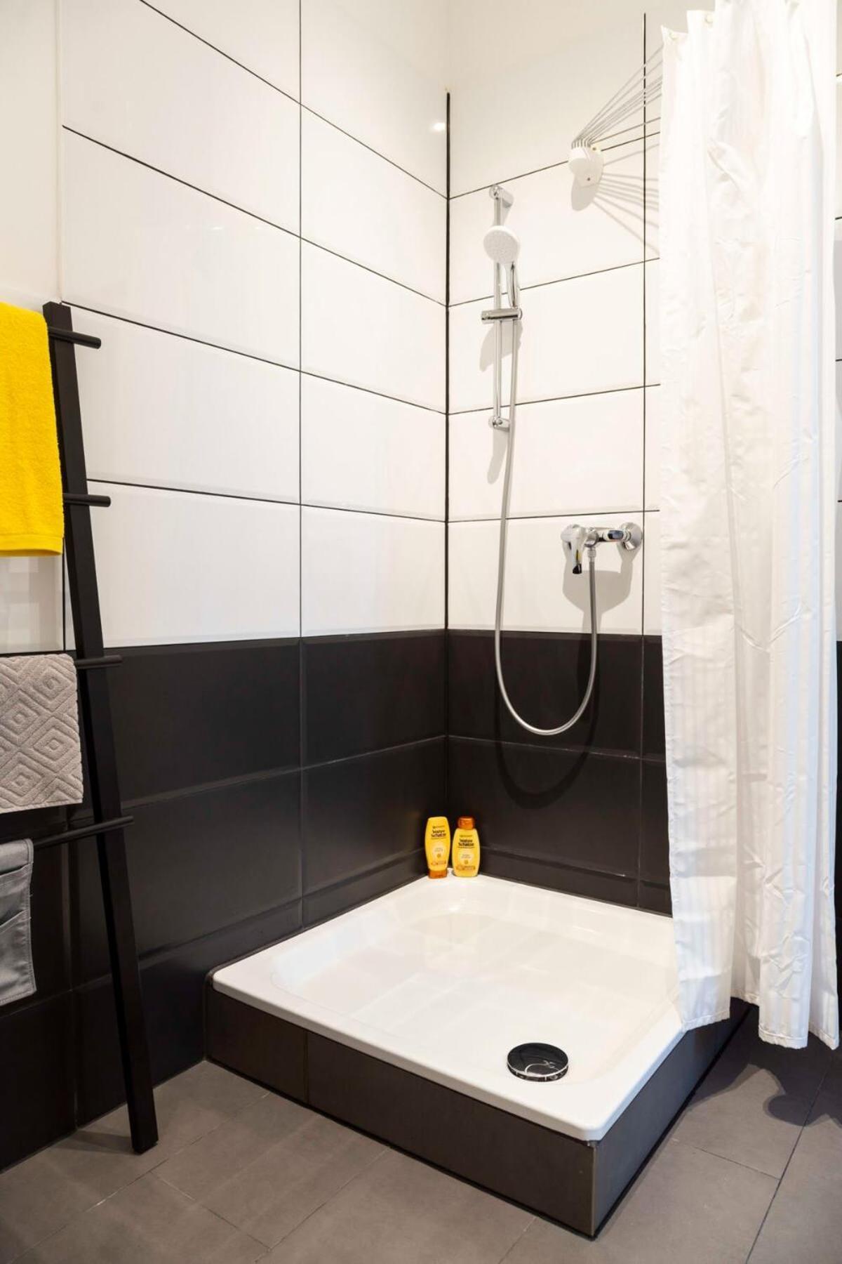 Spacious Family Apartment At Mauerpark Plus Selfcheckin Berlin Exterior foto